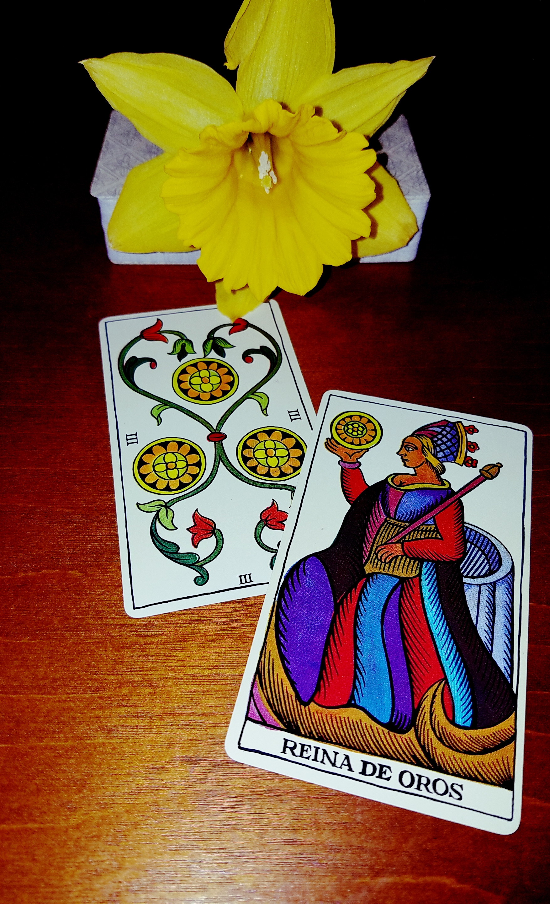 The Spanish Tarot 3 of coins Queen of Coins