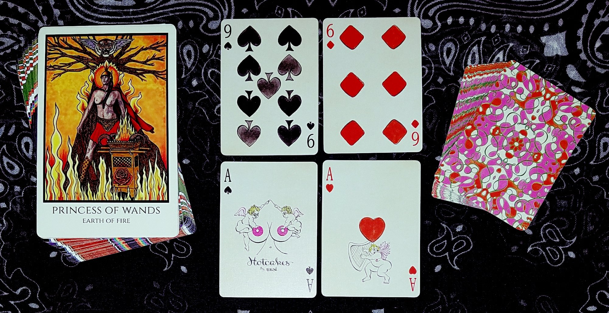 Hotcakes playing card deck, Tabula Mundi Colores Arcus